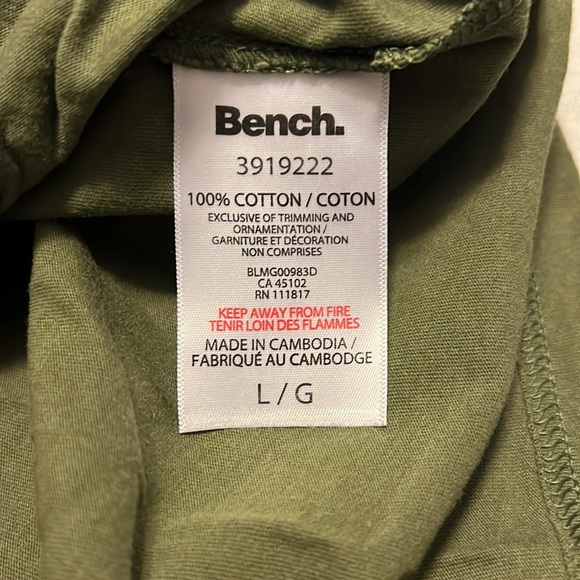 Bench T-Shirt - Picture 4 of 5